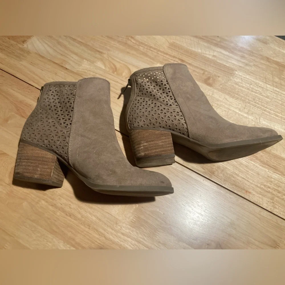 Madden girl Bootie brown in size 8 1/2. GUC.See pictures for details